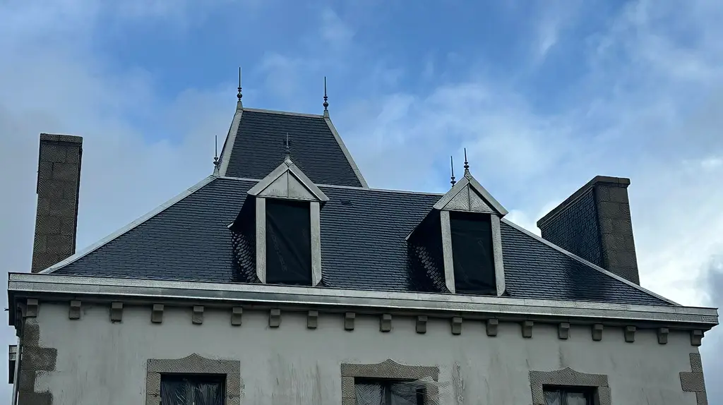 Toiture rénovée d'un manoir