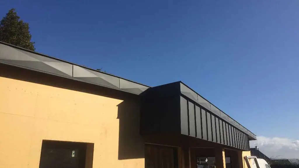 Toit plat avec membrane d'étanchéité